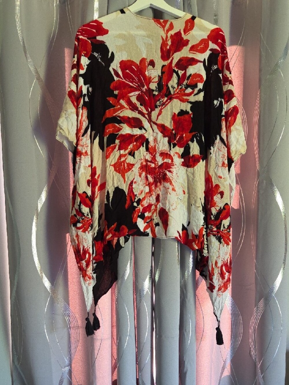 Vince Camuto Red, Black & White Floral Open-Front Kimono One Size With Tassels - Picture 5 of 6